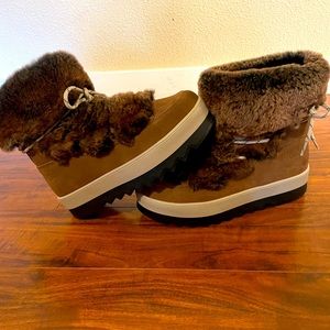 Brand new, never worn, warm comfy boots!